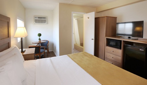 Habitación Deluxe (Motel Room with King Bed Non- View)