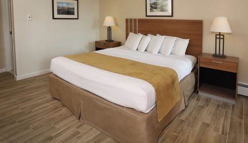 Habitación clásica (Motel Room With King Bed Pool View)