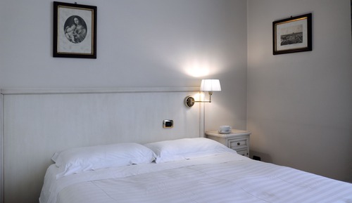 Habitación básica con 1 cama doble o 2 individuales