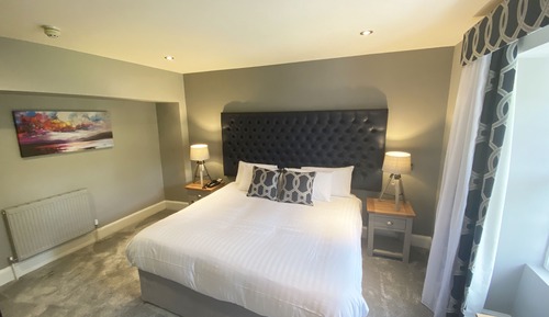 Superior King or Twin Room, 1 King Bed, Jetted Tub and Shower, Garden View