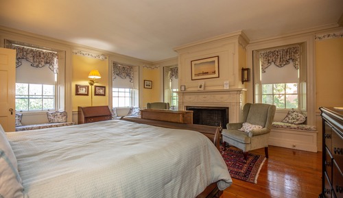 Currier Room (2nd Floor)