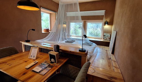 Suite estudio romántica, 1 cama de matrimonio, baño privado, vistas al jardín