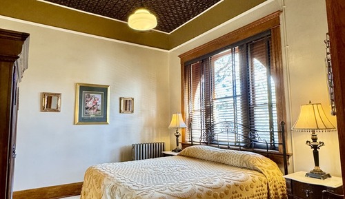Therapy, 1 King Bed (Second Floor - No Elevator)