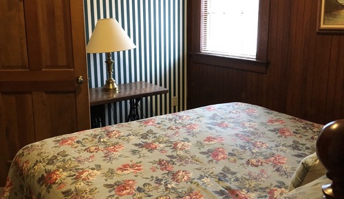 Habitación familiar doble, 1 cama de matrimonio grande con sofá cama (Carriage House Suite 1)