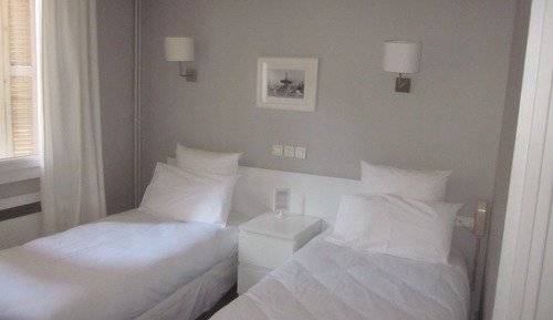 Habitación con 2 camas individuales