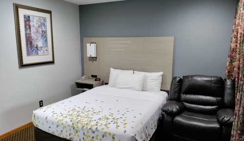 Habitación estándar, 1 cama de matrimonio, vistas a la piscina, planta baja