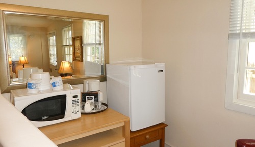 Stephenson 5 Room, 1 Queen, No Parking (Not Pet Friendly)
