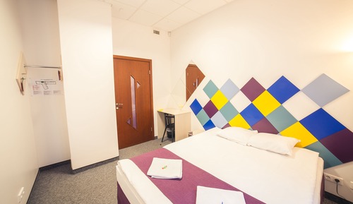 Habitación estándar doble, 1 cama de matrimonio grande, baño compartido