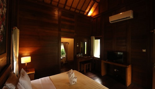 Twin Bungalow, Garden View