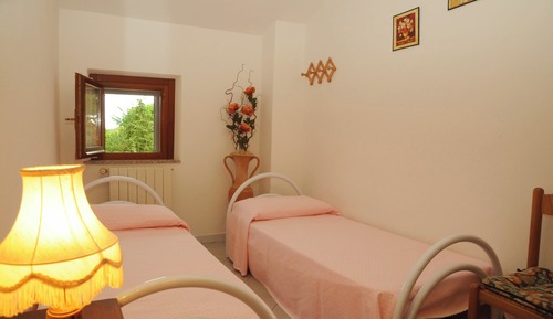 Apartamento, balcón, en una planta alta