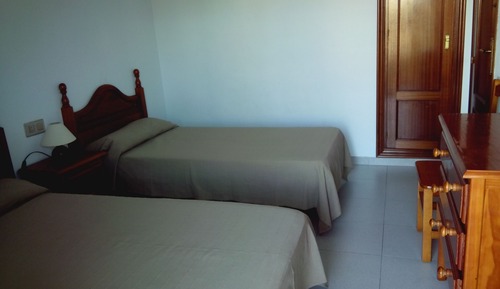 Apartamento estándar, 2 habitaciones, terraza, vistas parciales al mar