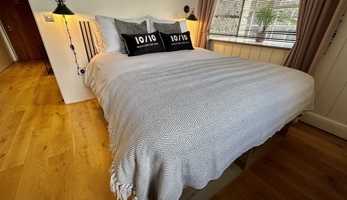 Apartamento, baño privado, vistas al río (16 Clarence)