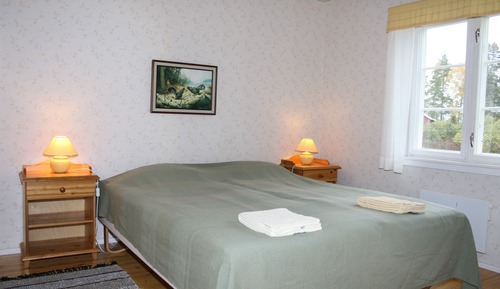 Habitación estándar con 2 camas individuales, baño compartido, vistas al jardín