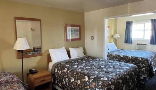 Habitación, varias camas