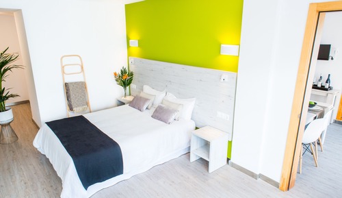 Apartamento con vistas a la piscina (3 adultos)