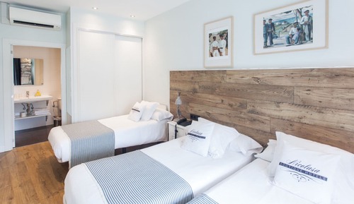 Habitación triple, balcón