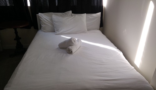 Habitación doble (1 Double Bed, Shared Bathroom)