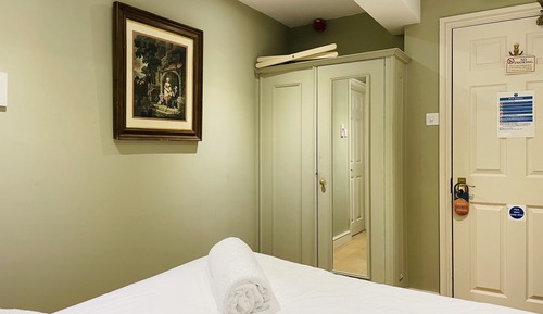 Habitación doble, baño privado