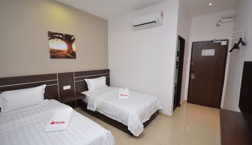 Premier Twin Room with window