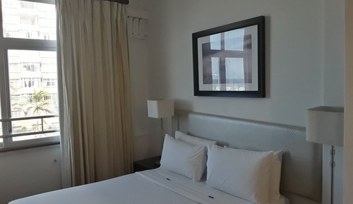 Habitación, 1 cama de matrimonio, vistas parciales al mar