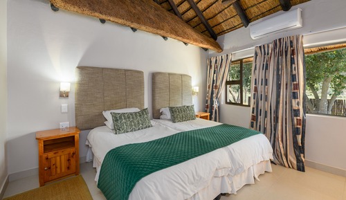 Three Bedroom Luxury Chalet with Splash Pool