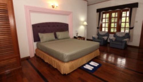 Habitación (Poolside)