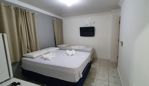 Habitación triple, varias camas