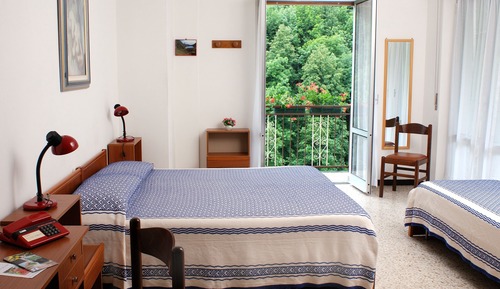 Habitación estándar con 1 cama doble o 2 individuales, vistas al valle