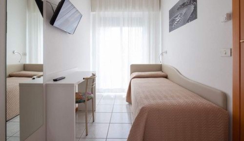 Habitación individual, vistas parciales al mar
