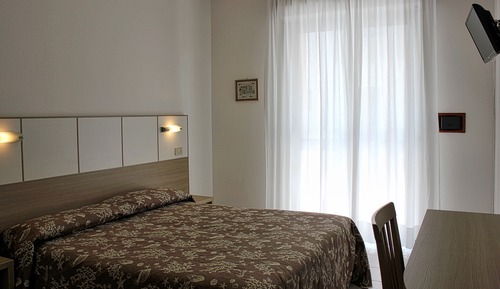 Habitación económica con 1 cama doble o 2 individuales, vistas al patio
