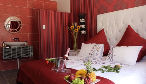 Habitación estándar con 1 cama doble o 2 individuales, vistas a la piscina