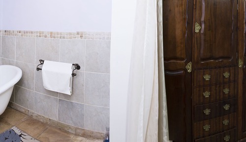 Habitación Deluxe con 1 cama doble o 2 individuales, bañera, vistas al jardín