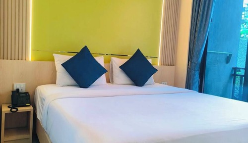 Superior Double Room with Pool View