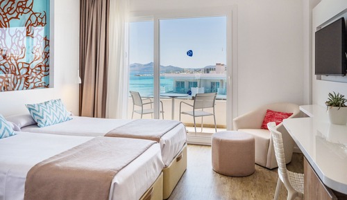 Habitación doble, balcón, vistas parciales al mar