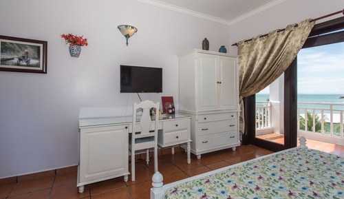 Habitación Deluxe, 1 cama de matrimonio grande, vistas parciales al mar