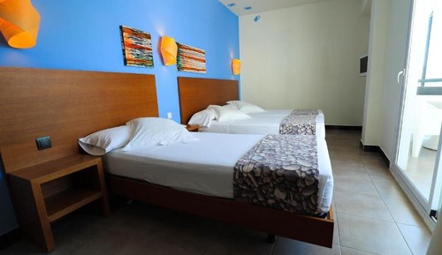 Habitación triple, balcón