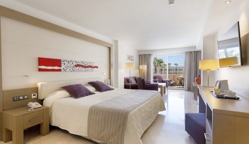 Habitación triple superior, 3 camas individuales, vistas parciales al mar