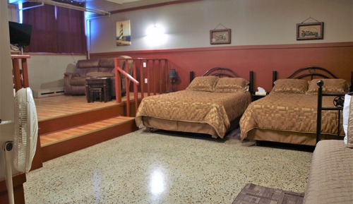 Estudio superior, varias camas, baño privado, vistas al mar