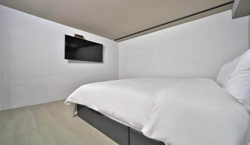 Suite Room (Check-in time 6PM)