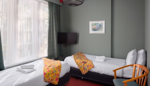 Habitación familiar, vistas al jardín
