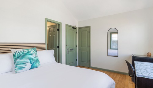 Habitación de diseño, 1 cama de matrimonio grande, balcón