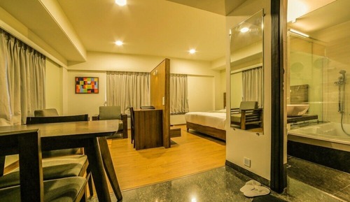 Suite Premium, 1 cama de matrimonio grande, frigorífico, vistas al parque