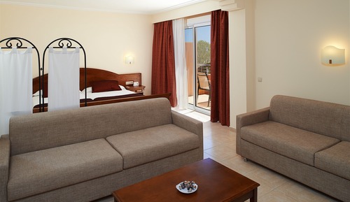 Habitación familiar, balcón (3 Adults + 1 Child)