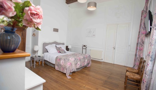 Habitación doble superior, 1 cama de matrimonio grande, baño privado, vistas a la piscina