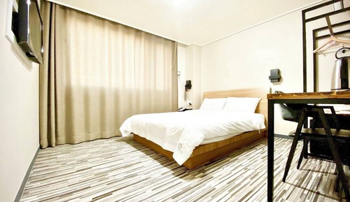 Standard Double Room (Korean Ramen for 1, Breakfast not included)
