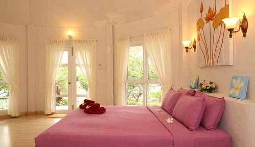 Beach front deluxe cottage 