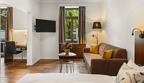 Apartamento, balcón, en edificio anexo