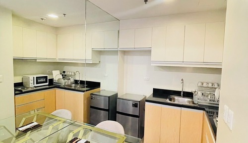 Estudio Confort, 1 cama de matrimonio, acceso a la piscina, en la zona del patio