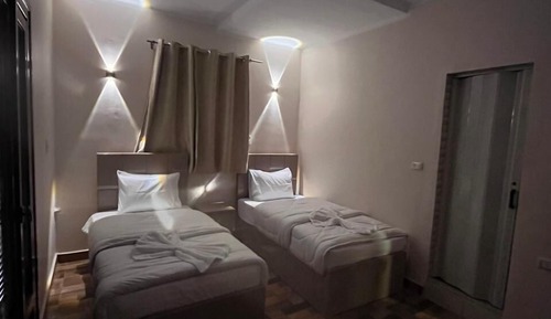 Habitación clásica con 1 cama doble o 2 individuales, vistas a la ciudad
