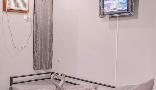 Habitación básica con 2 camas individuales